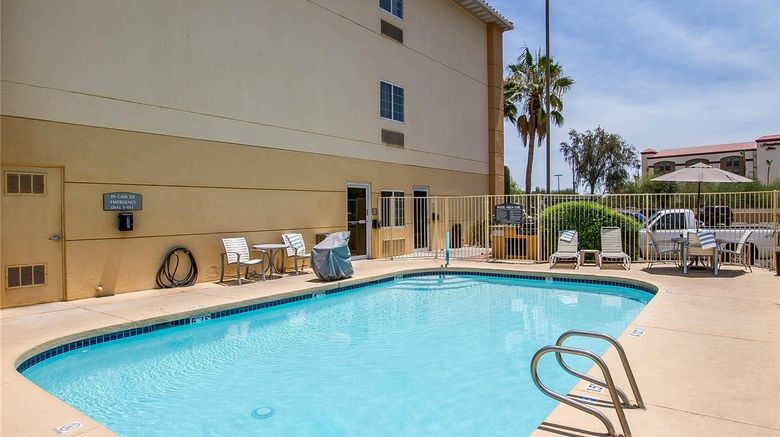 <b>Comfort Suites Peoria Sports Complex Pool</b>. Images powered by <a href="https://iceportal.shijigroup.com/" title="IcePortal" target="_blank">IcePortal</a>.