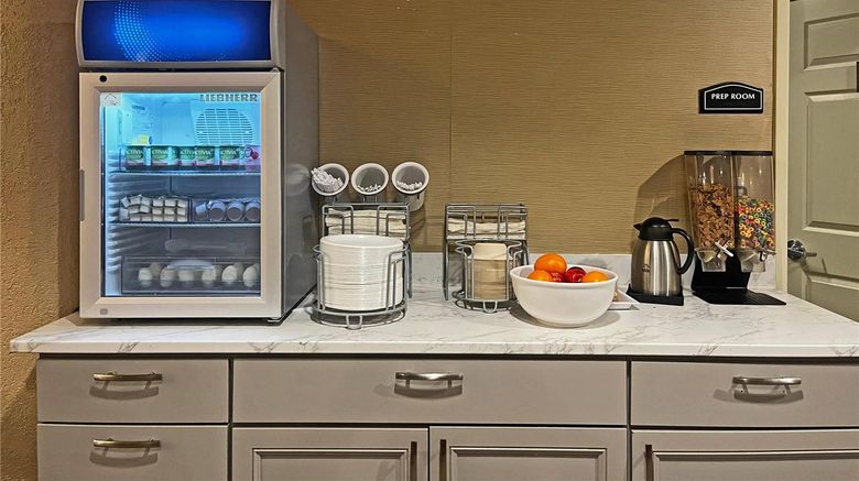 <b>Comfort Suites Peoria Sports Complex Restaurant</b>. Images powered by <a href="https://iceportal.shijigroup.com/" title="IcePortal" target="_blank">IcePortal</a>.
