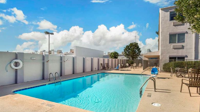 <b>Comfort Suites Tucson Mall Pool</b>. Images powered by <a href="https://iceportal.shijigroup.com/" title="IcePortal" target="_blank">IcePortal</a>.