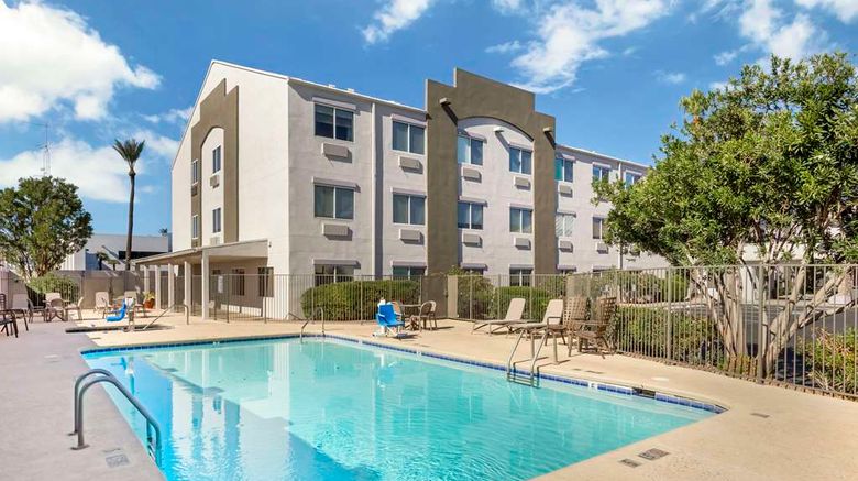 <b>Comfort Suites Tucson Mall Pool</b>. Images powered by <a href="https://iceportal.shijigroup.com/" title="IcePortal" target="_blank">IcePortal</a>.