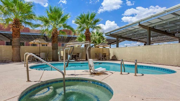Comfort Inn & Suites Pool