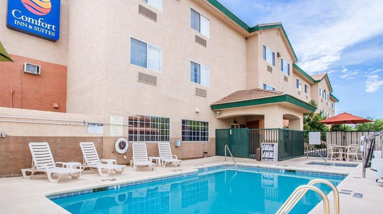 <b>Comfort Inn & Suites Pool</b>. Images powered by <a href="https://iceportal.shijigroup.com/" title="IcePortal" target="_blank">IcePortal</a>.