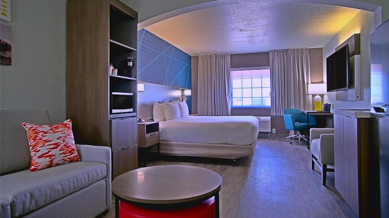 <b>Comfort Inn & Suites Suite</b>. Images powered by <a href="https://iceportal.shijigroup.com/" title="IcePortal" target="_blank">IcePortal</a>.