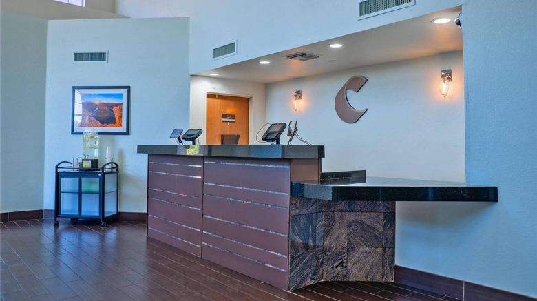 <b>Comfort Inn & Suites Lobby</b>. Images powered by <a href="https://iceportal.shijigroup.com/" title="IcePortal" target="_blank">IcePortal</a>.
