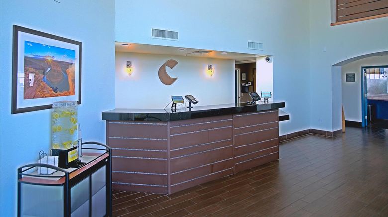<b>Comfort Inn & Suites Lobby</b>. Images powered by <a href="https://iceportal.shijigroup.com/" title="IcePortal" target="_blank">IcePortal</a>.