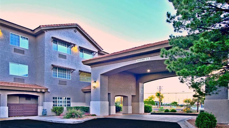 Comfort Inn & Suites Exterior