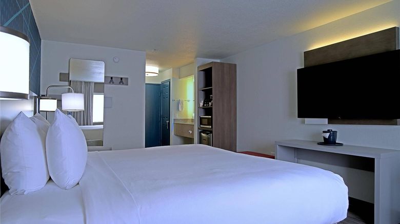 <b>Comfort Inn & Suites Room</b>. Images powered by <a href="https://iceportal.shijigroup.com/" title="IcePortal" target="_blank">IcePortal</a>.