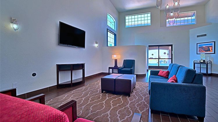 Comfort Inn & Suites Lobby