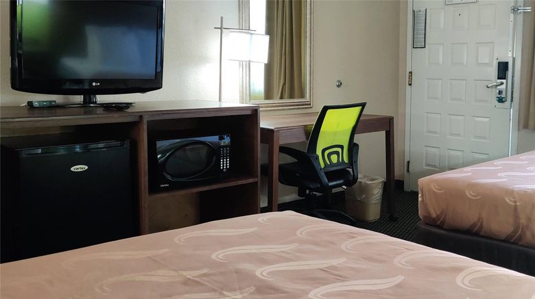 <b>Econo Lodge Flagstaff East Room</b>. Images powered by <a href="https://iceportal.shijigroup.com/" title="IcePortal" target="_blank">IcePortal</a>.