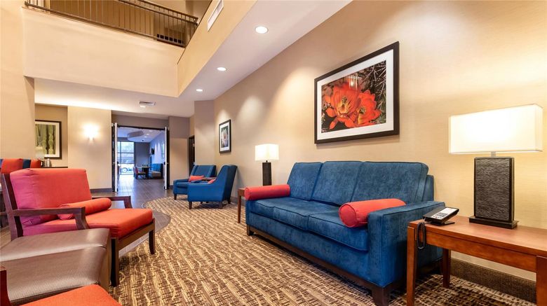 <b>Comfort Suites Lobby</b>. Images powered by <a href="https://iceportal.shijigroup.com/" title="IcePortal" target="_blank">IcePortal</a>.