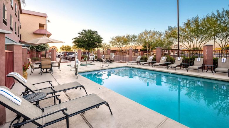 <b>Comfort Suites Pool</b>. Images powered by <a href="https://iceportal.shijigroup.com/" title="IcePortal" target="_blank">IcePortal</a>.