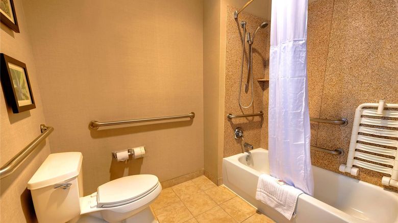 <b>Comfort Suites Suite</b>. Images powered by <a href="https://iceportal.shijigroup.com/" title="IcePortal" target="_blank">IcePortal</a>.