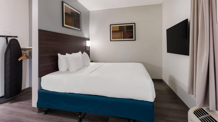 MainStay Suites Room