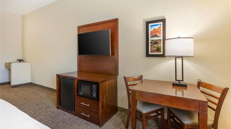 Comfort Inn & Suites Room