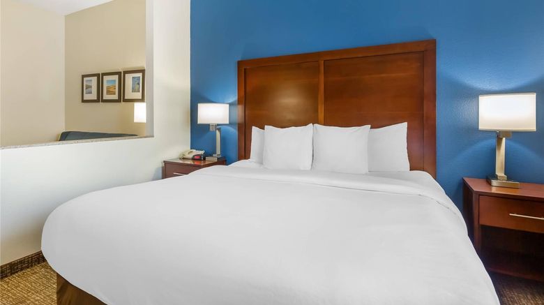 <b>Comfort Inn & Suites Suite</b>. Images powered by <a href="https://iceportal.shijigroup.com/" title="IcePortal" target="_blank">IcePortal</a>.