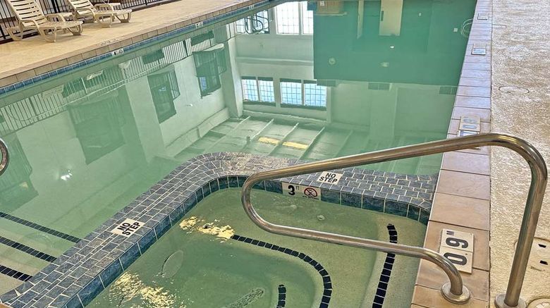 <b>Clarion Pointe Winslow I-40 Pool</b>. Images powered by <a href="https://iceportal.shijigroup.com/" title="IcePortal" target="_blank">IcePortal</a>.