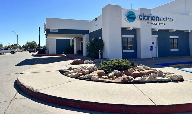 Clarion Pointe Winslow I-40 Exterior