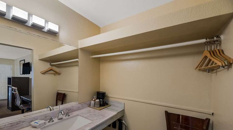 Rodeway Inn Downtown Room