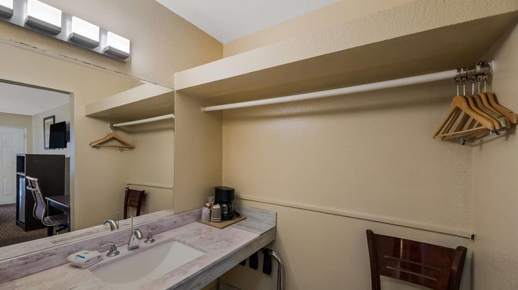 Rodeway Inn Downtown Room