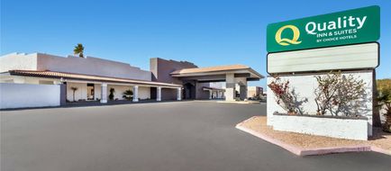 Quality Inn & Suites Exterior