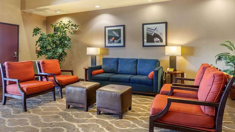 <b>Comfort Suites Lobby</b>. Images powered by <a href="https://iceportal.shijigroup.com/" title="IcePortal" target="_blank">IcePortal</a>.