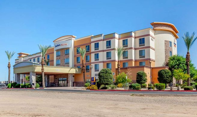 Comfort Suites Exterior