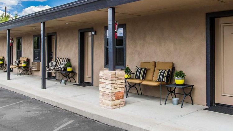 Rodeway Inn & Suites Downtowner-Rte 66 Exterior