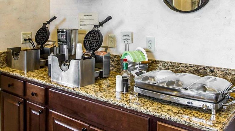 <b>Rodeway Inn & Suites Downtowner-Rte 66 Restaurant</b>. Images powered by <a href="https://iceportal.shijigroup.com/" title="IcePortal" target="_blank">IcePortal</a>.