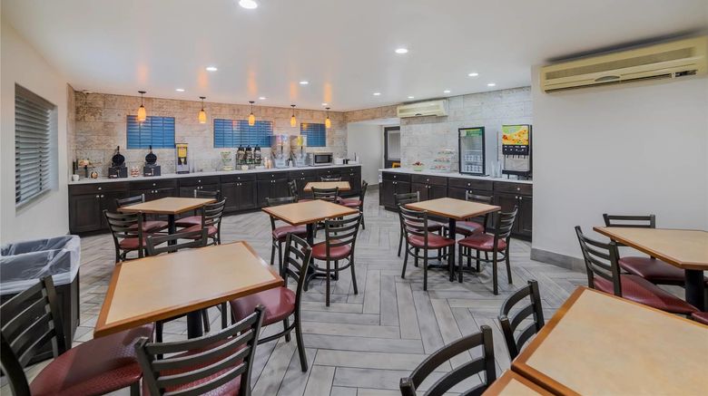 <b>Quality Inn & Suites Groodyear - Phoenix Restaurant</b>. Images powered by <a href="https://iceportal.shijigroup.com/" title="IcePortal" target="_blank">IcePortal</a>.