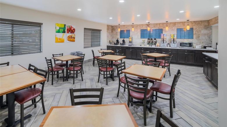 <b>Quality Inn & Suites Groodyear - Phoenix Restaurant</b>. Images powered by <a href="https://iceportal.shijigroup.com/" title="IcePortal" target="_blank">IcePortal</a>.