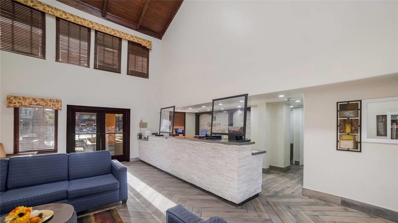 <b>Quality Inn & Suites Groodyear - Phoenix Lobby</b>. Images powered by <a href="https://iceportal.shijigroup.com/" title="IcePortal" target="_blank">IcePortal</a>.