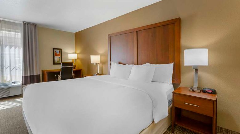 <b>Comfort Inn Suite</b>. Images powered by <a href="https://iceportal.shijigroup.com/" title="IcePortal" target="_blank">IcePortal</a>.