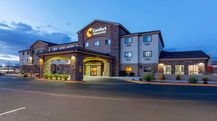 Comfort Inn & Suites Page at Lake Powell Exterior