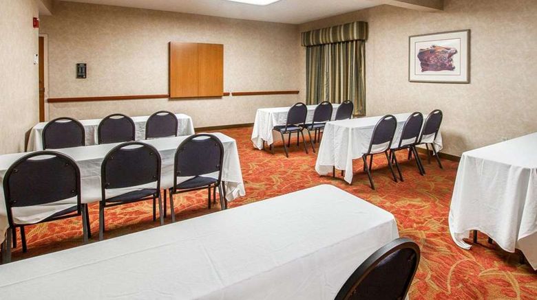<b>Comfort Inn I-10 West at 51st Ave Meeting</b>. Images powered by <a href="https://iceportal.shijigroup.com/" title="IcePortal" target="_blank">IcePortal</a>.