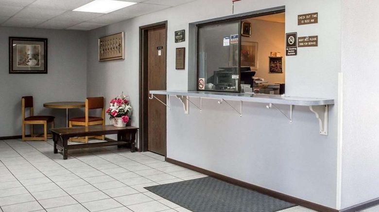 <b>Rodeway Inn Lobby</b>. Images powered by <a href="https://iceportal.shijigroup.com/" title="IcePortal" target="_blank">IcePortal</a>.