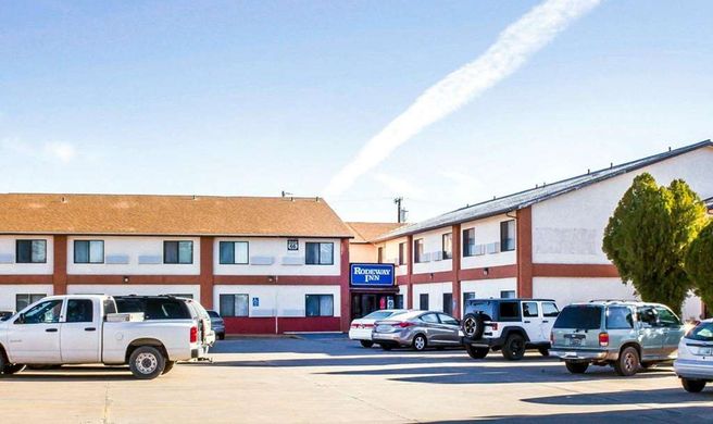 Rodeway Inn Exterior