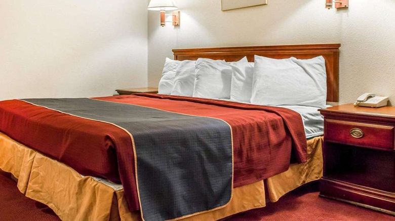 <b>Rodeway Inn Room</b>. Images powered by <a href="https://iceportal.shijigroup.com/" title="IcePortal" target="_blank">IcePortal</a>.