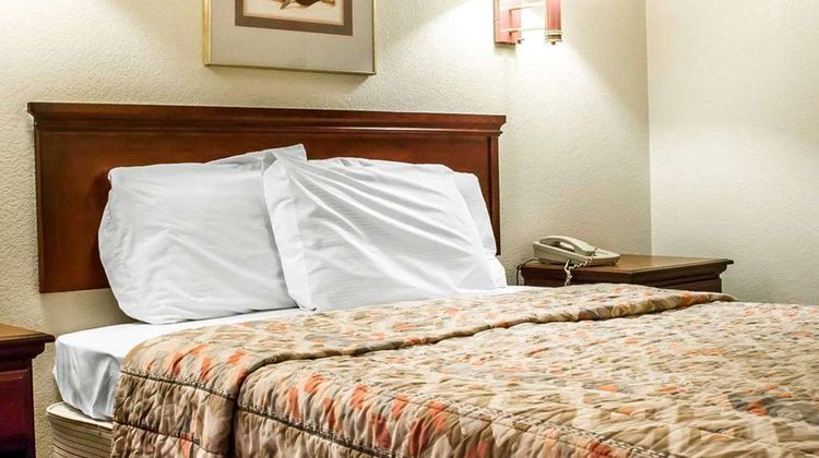 Rodeway Inn Room