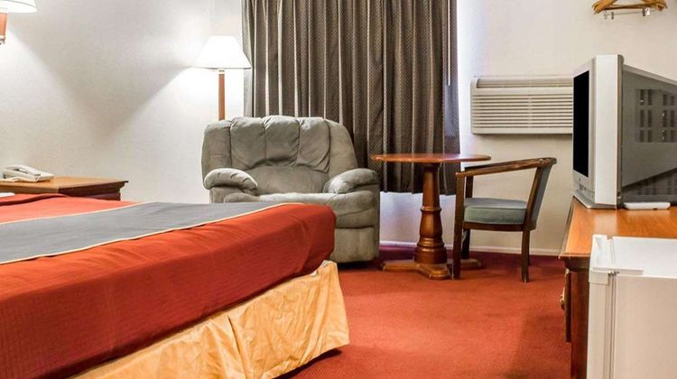 Rodeway Inn Room