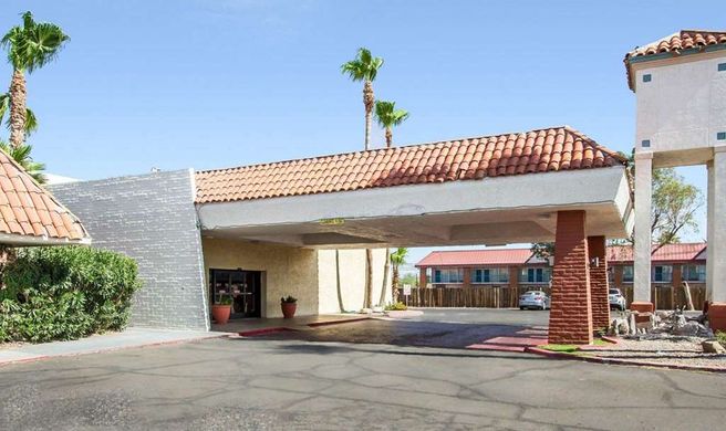 Quality Inn Exterior