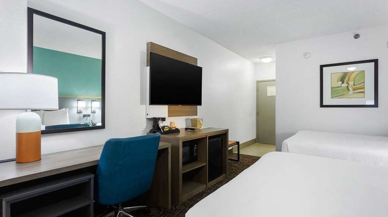 <b>Comfort Inn Chandler - Phoenix South Room</b>. Images powered by <a href="https://iceportal.shijigroup.com/" title="IcePortal" target="_blank">IcePortal</a>.