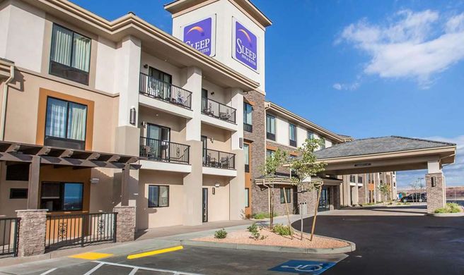 Sleep Inn & Suites Page at Lake Powell Exterior