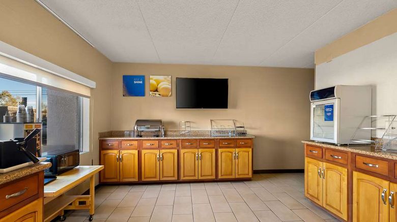 <b>Comfort Inn & Suites Tucson Restaurant</b>. Images powered by <a href="https://iceportal.shijigroup.com/" title="IcePortal" target="_blank">IcePortal</a>.