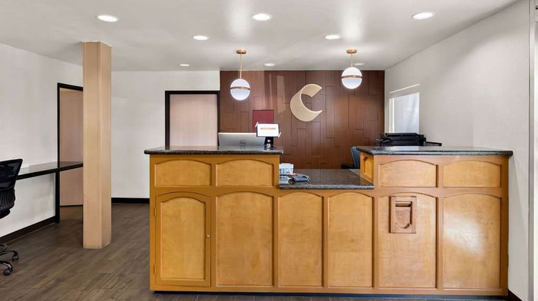 <b>Comfort Inn & Suites Tucson Lobby</b>. Images powered by <a href="https://iceportal.shijigroup.com/" title="IcePortal" target="_blank">IcePortal</a>.
