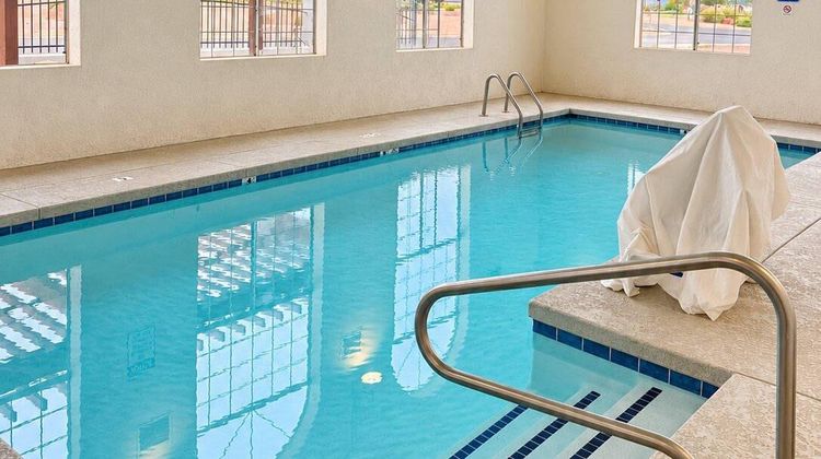 Quality Inn Winslow I-40 Pool