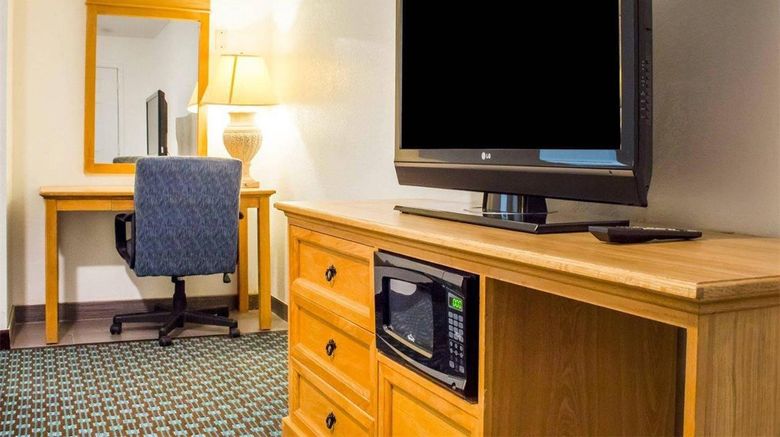 <b>Rodeway Inn Scottsdale Room</b>. Images powered by <a href="https://iceportal.shijigroup.com/" title="IcePortal" target="_blank">IcePortal</a>.