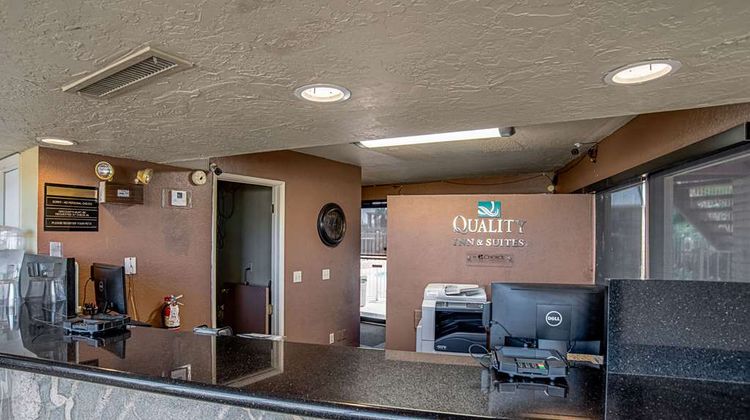 Quality Inn and Suites Phoenix NW - Sun City Lobby