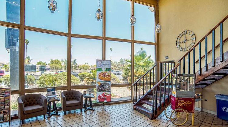Quality Inn and Suites Phoenix NW - Sun City Lobby