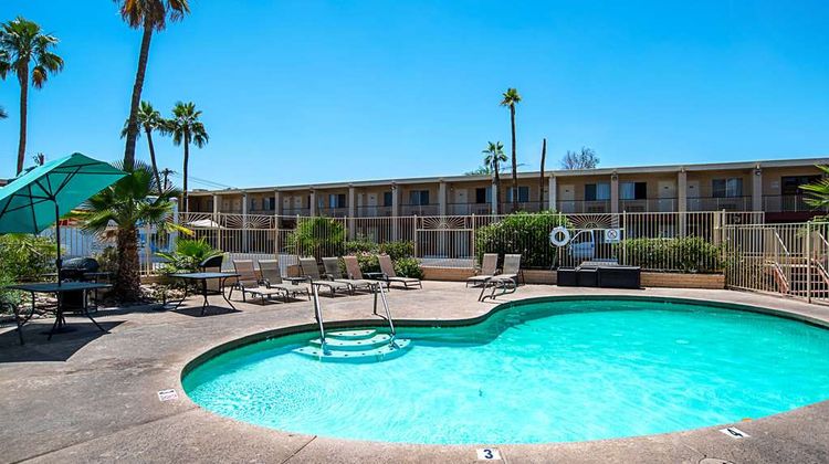 Quality Inn and Suites Phoenix NW - Sun City Pool