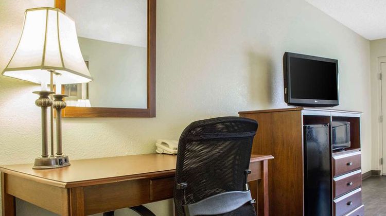 Quality Inn Benson Room